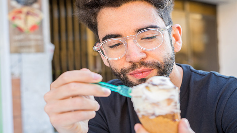 تست‌کننده طعم بستنی یکی از راحت ترین شغل های دنیا